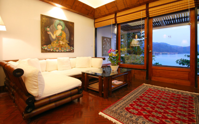 Mom Tri's Villa Royale