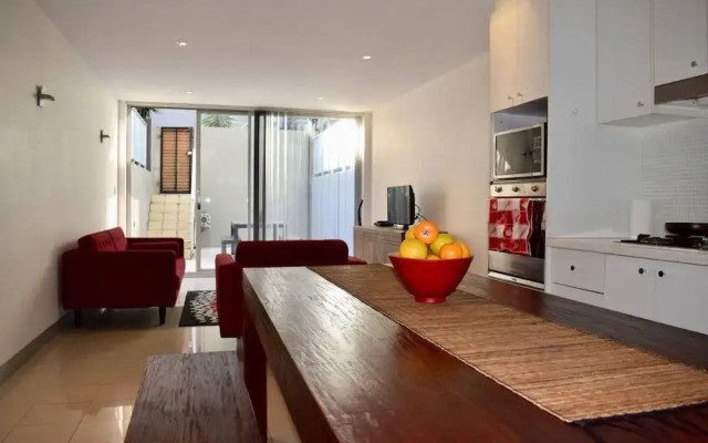 Tranquil 1 Bedroom Apartment With Sunny Courtyard
