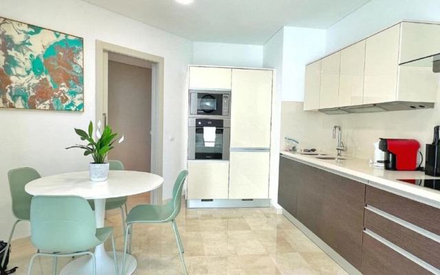 Lux Apartment first row