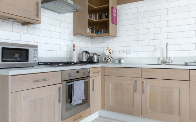 Bright Two BR Period Apartment in Whitechapel