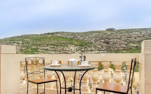 Sea and Cliff Views in a Modern Apt w Terrace