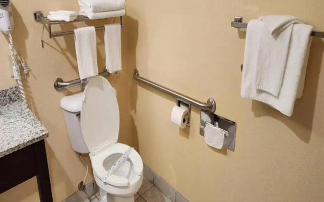 Quality Inn & Suites Bellville - Mansfield