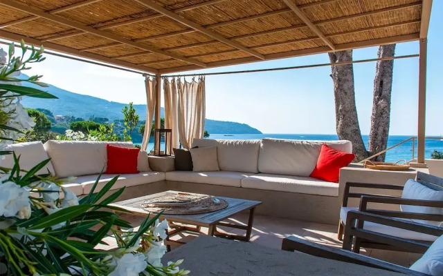 Red Mullet House in Procchio
