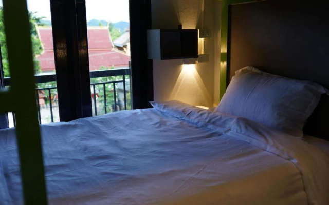 Mad Monkey  Vang Vieng