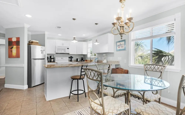 Sunset Harbor Palms 2-301