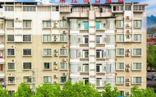 Songtao Binjiang Holiday Hotel
