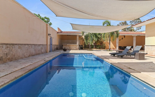 Luxury 4BR Villa with Pool