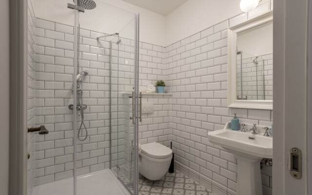 Evala luxury rooms with pool and garden