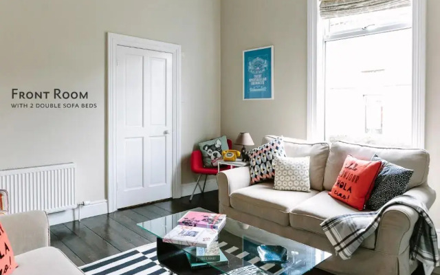 Cosy Home; Sleeps 10/11. City 15 minutes’ walk