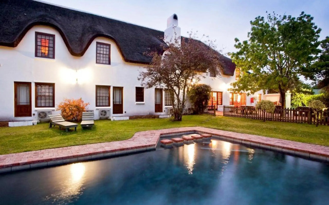 Oakhurst Hotel
