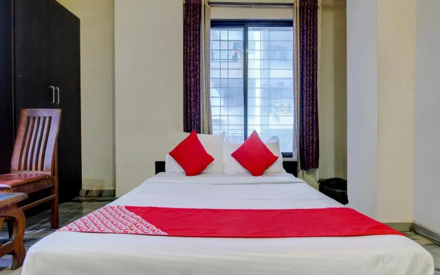 Oyo Flagship 805380 Gandharva Lodging