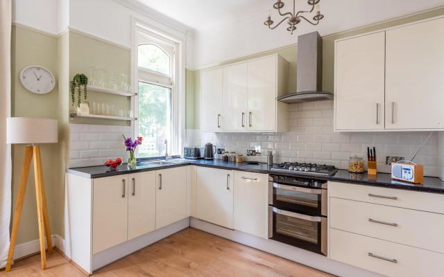 Entire 2 Bedroom Apartment In Central Cardiff