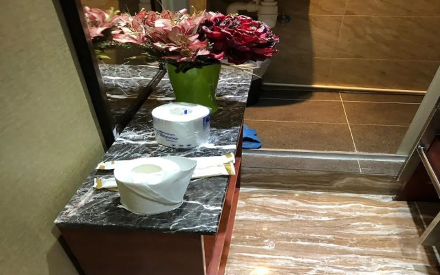 Rich Hotel