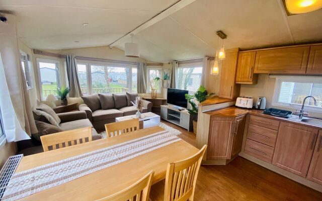 Beautiful 3-bed Static Caravan in Padstow