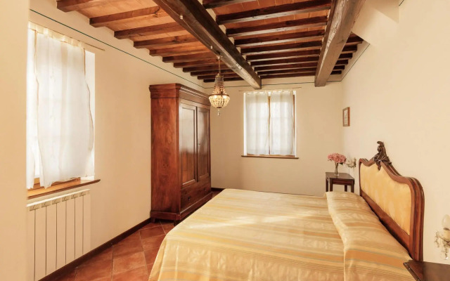 Cozy Farmhouse in Cortona with Pool