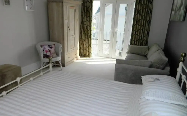 Period Home - Charming Features - 1 Mile From Hoe