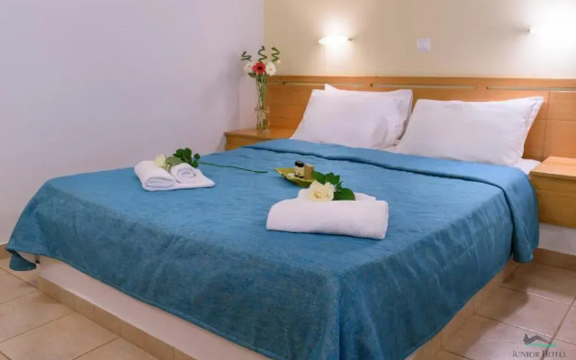 Junior Hotel
