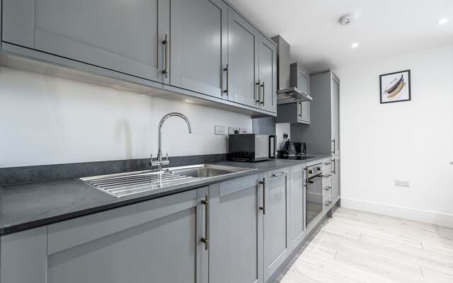Stunning 2-bed Apartment in Camberley