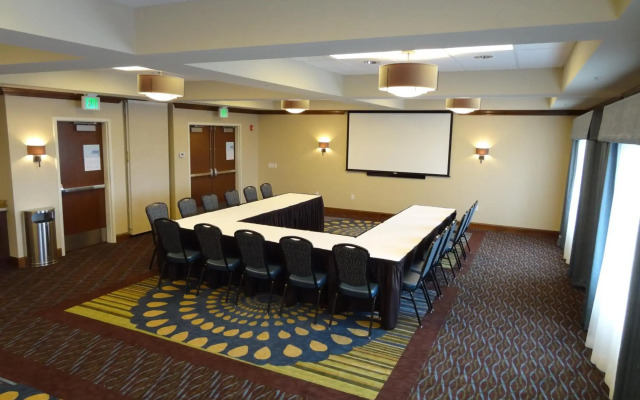 Glacier Peaks Hotel