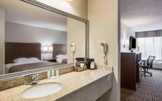 Quality Inn & Suites Lawrence - University Area