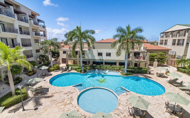 Beautiful 2BR Condo w Large Balcony in Palm Beach