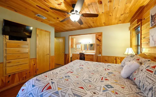 Cast Away Family Cabin with Hot Tub, Fireplace, and Kids Area by RedAwning