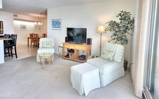 Trillium 2C Beach Front Condo With Private Balcony/pool!