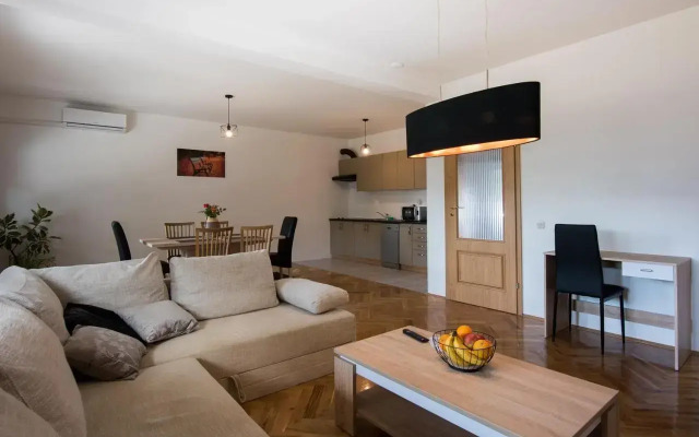 Seasons apartmani