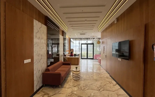 Hotel Three Seasons