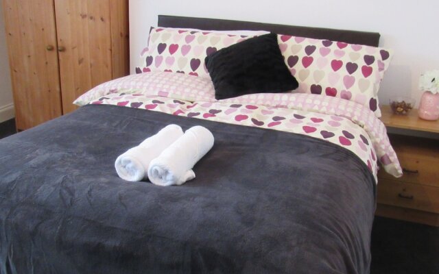 Spacious Flat Fenham