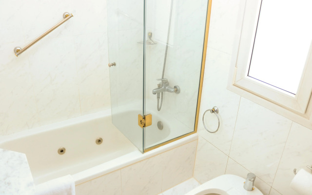 Cyan Americas Towers Hotel