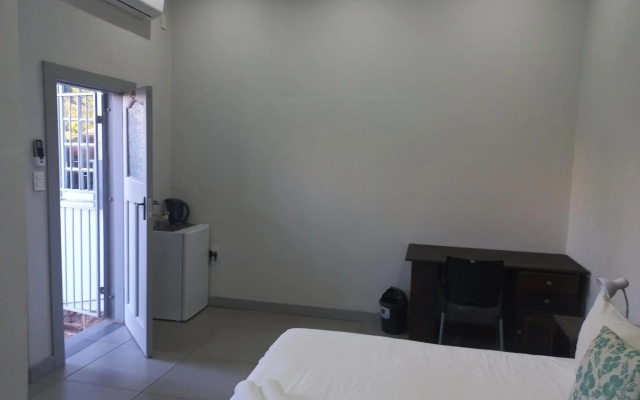 Triple9 Hatfield Guesthouse