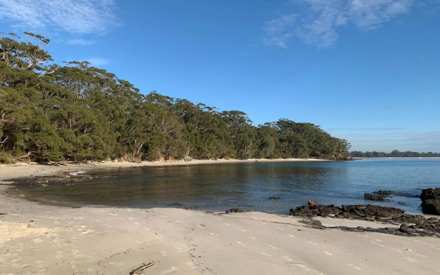 Stylish Family Beach House Walking Distance to 3 Beaches