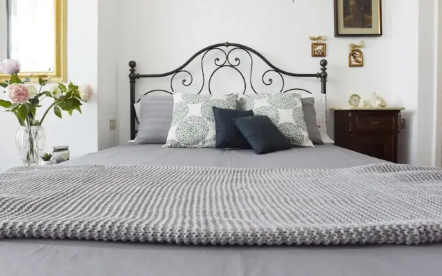 JOIVY Victorian House