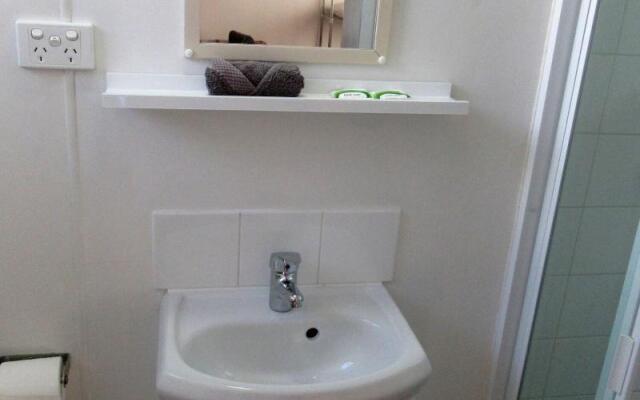 The Highlander Motel - 24HR Check In