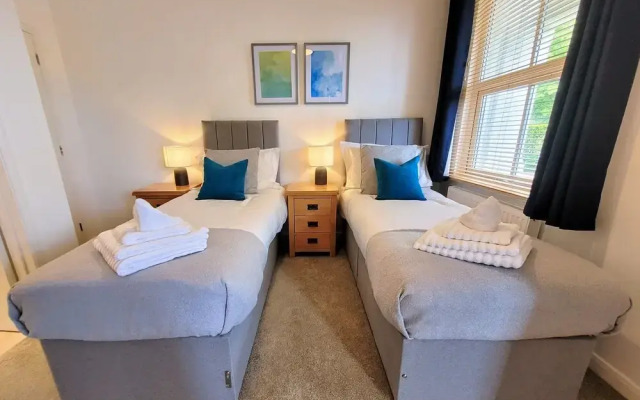 Crescent House Apartments