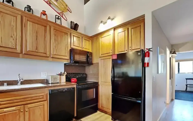 Remodeled Spacious Condo - Next to Car Charging, Hot Tubs, Village Gondola by RedAwning