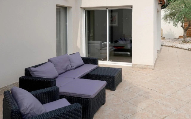 Holiday Home Côté Sud - BZS165