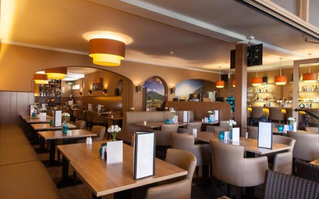 Rivers Hotel & Restaurant