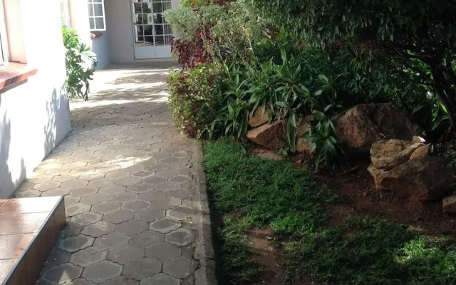 Lynn's Guest House
