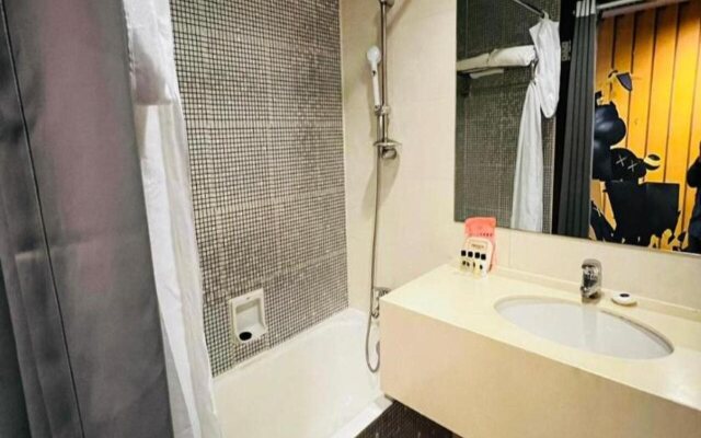 Hennessy Hotel