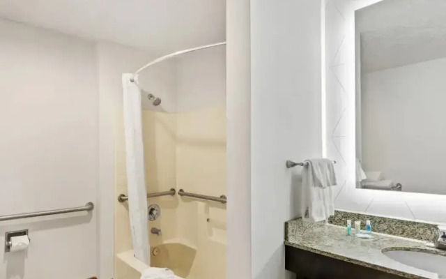 Comfort Suites Clackamas