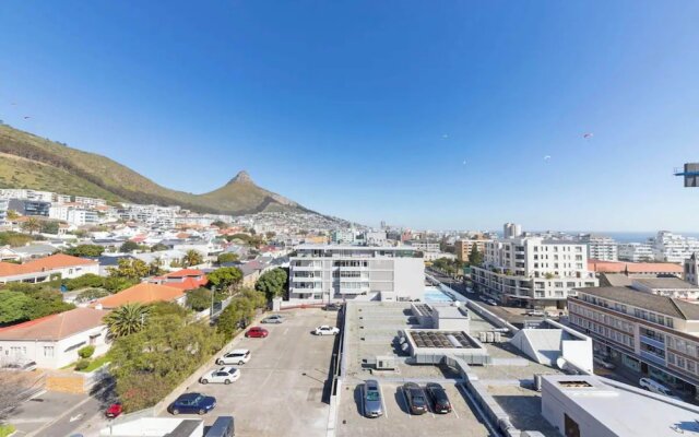 Chic & Sophisticated 1BD Apartment - Sea Point