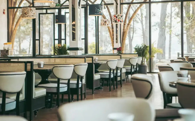 Phoenix Moc Chau Hotel