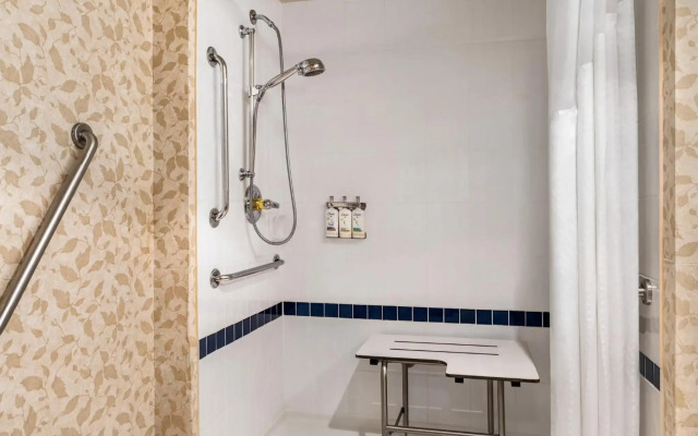 Holiday Inn Hotel & Suites North Vancouver by IHG