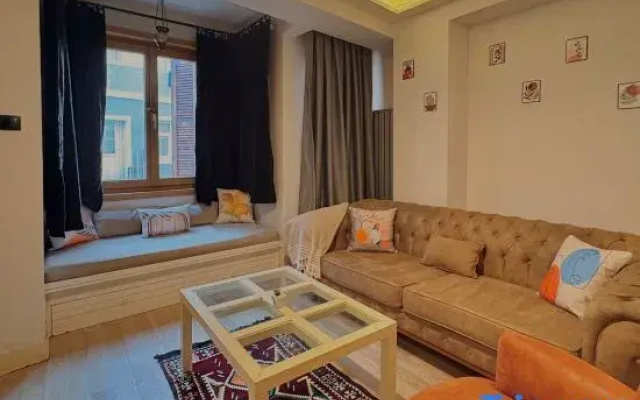 Taksim Square—1BR Deluxe Suite 02