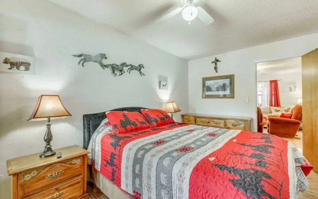 Eagle's Nest - Hot Tub, Deck & Prime Location 2 Bedroom Cabin - фото 3