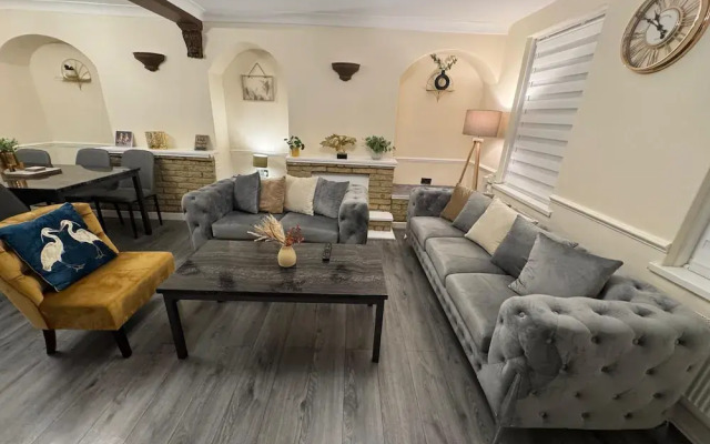 3BR House with Free WiFi All Over UK
