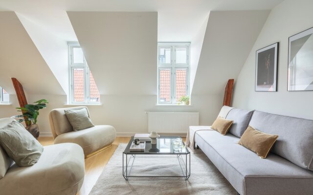 Sanders Leaves - 2bdr Apt With Shared Roof Terrace