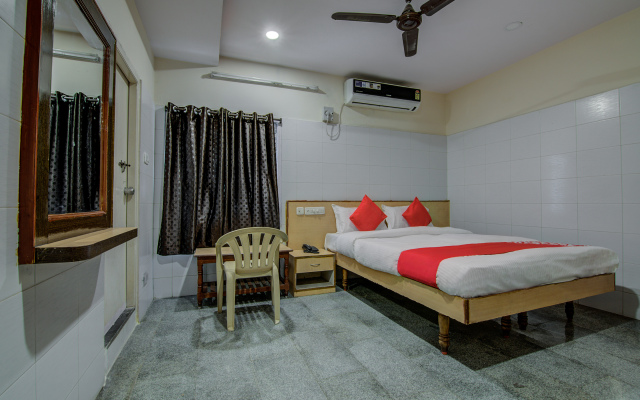 OYO 14669 Mayur's Residency